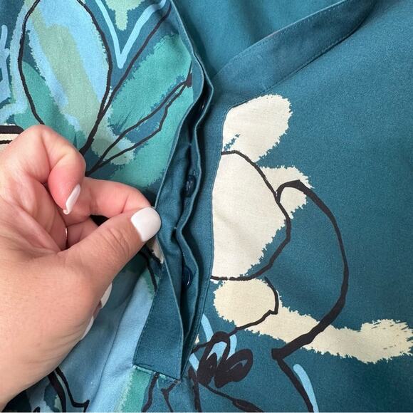 Chico’s Size 1 US 8 No Iron Stretch Tunic Top Teal Green Floral Mandarin Floral - Picture 6 of 8